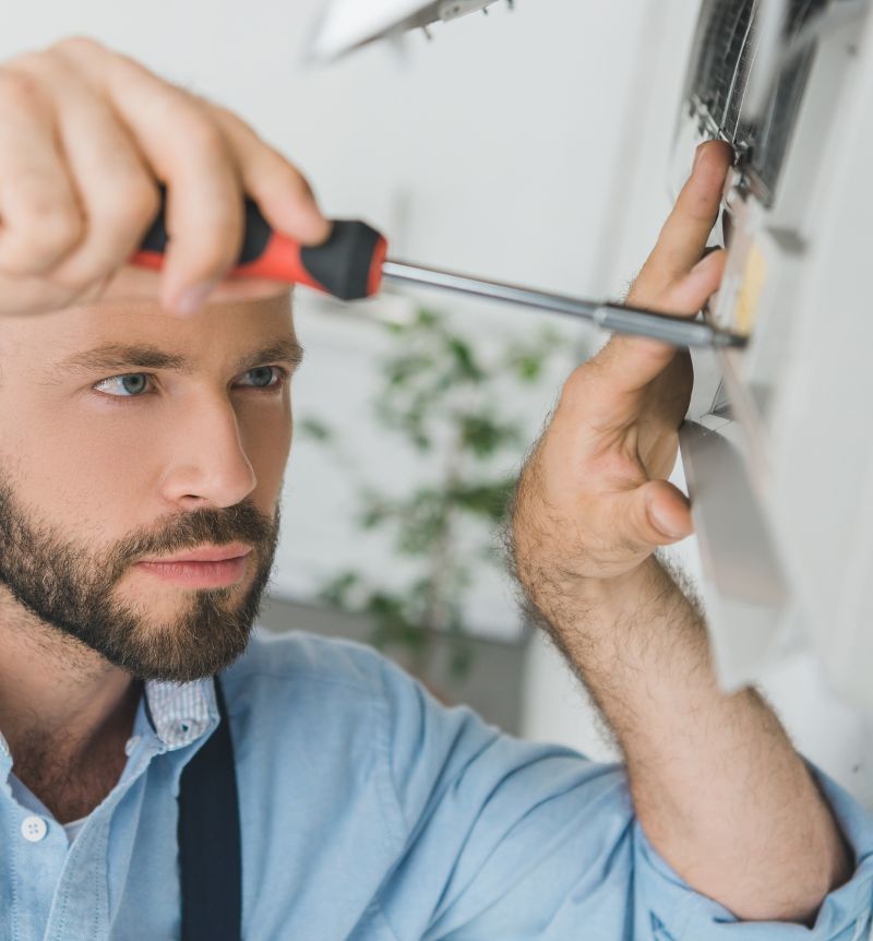 repairman-fixing-air-conditioner-in St Petersburg